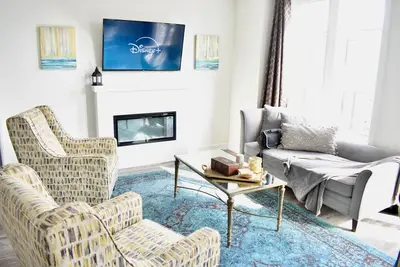 Image de Luxirous 4 bedroom house plus office room in heart of Oakville