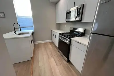 Image de University area all new 3 bedroom livingroom.