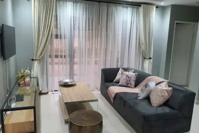 Image de Posh 3 bedroomed guesthouse in Hillside with pool - 2039