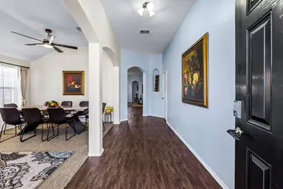 Image de Spacious 4br Yard by Iah – 30 Day stays