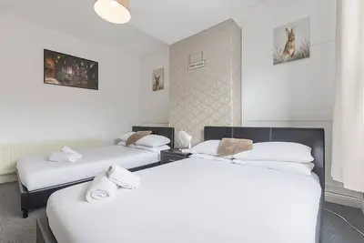 Image de Stylish 2-Bedroom Apartment in Leeds, Perfect for Contractors & Extended Stays
