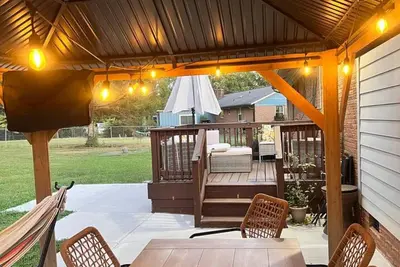 Image de 6min to Uptown |  Acre + Game Deck| Sleeps 10