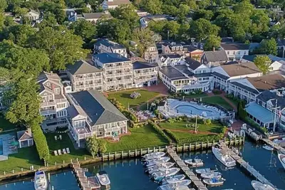 Image de Charming Harborside hotel suite in enchanting Edgartown with Ac
