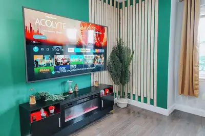 Image de QueenSuite / King Bed / Two Queen Beds / 75\" 4k Tv