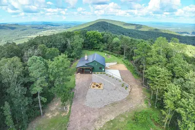 Image de 400 Acres on Lavender Mtn: Getaway w/ Hot Tub!
