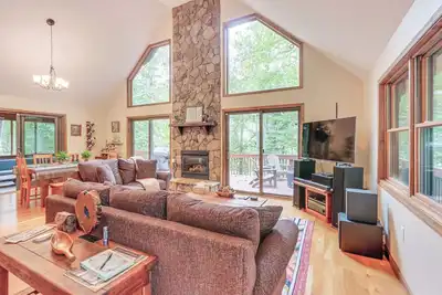 Image de Great Cacapon Mtn Cabin w/ Private Hot Tub + Views