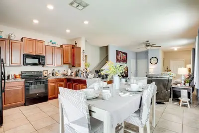 Image de 4 Mi to Brandon Exchange: Resort-Style Townhome!