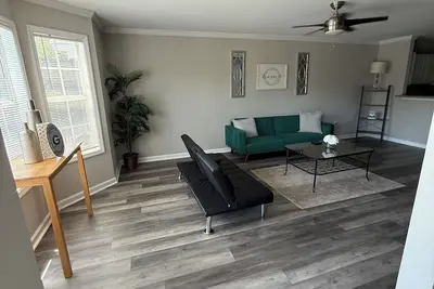 Charming 2-bedroom townhome in marvelous Athens with Ac