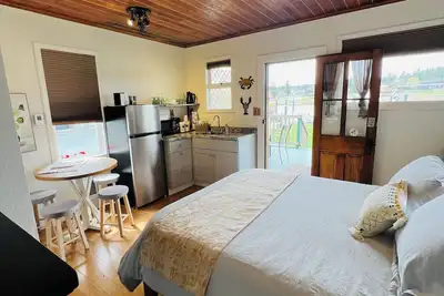 Image de Charming cabin in beautiful La Conner with Hot tub