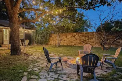 Image de Bright 3br w/ Fire Pit | Near Convention Center