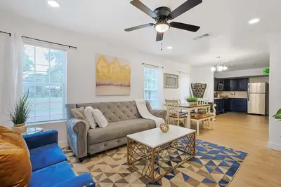 Image de Blue Royalty - 4bd Downtown close to everything