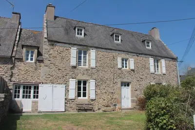Image de Authentique maison familiale en pierre dans un charmant hameau proche des plages