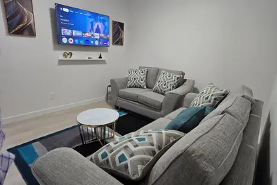 Image de Royal Palace-3Bedrooms Basement Guest Suite Near Airport