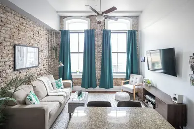 Image de Epic Loft on Broughton, Walk to everything, shopping, eating, history seeking.