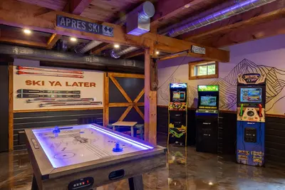 Image de Family Retreat • Sauna • Hot Tub • Games • Peloton