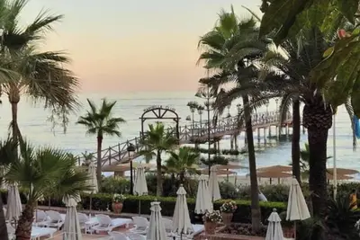 Image de Luxurious 5 Bdrms Penthouse, Hot Tub, Golden Mile!