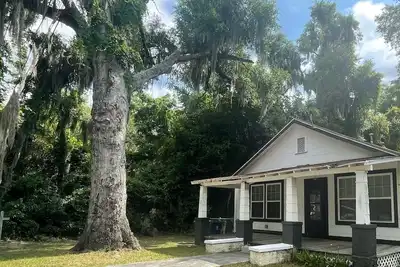 Image de Country Charm with Coastal Winds