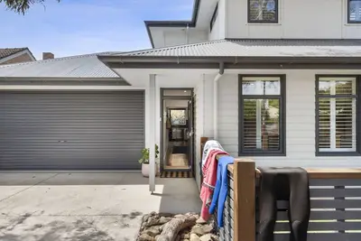 Image de Bridge Road Beach House, Barwon Heads, Sleeps 12. Disability accessible