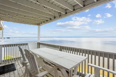 Image de Bayfront Townhome w/ Kayaks & Sunset Views – Sleeps 6