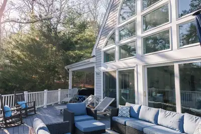 Image de Lakefront Plymouth Retreat - Dock, Fire Pit, Sleeps 10