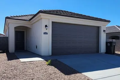 Image de 3-bedroom house in welcoming Kingman with Ac