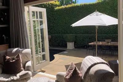 Image de Luxury Living in Remuera Family Home w Pool - Prime Location