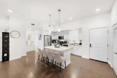 Image de Chic 2-bedroom apartment steps away from Irvine Spectrum