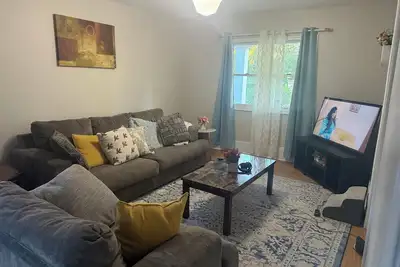 Image de Cozy 3br Lower Unit home in South Buffalo Near Downtown