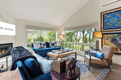 Image de Chalet Contessa - Events and Long Term Stays Welcome!