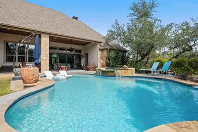 Luxury Wimberley Escape | 4br | Pool | Sauna | Bbq
