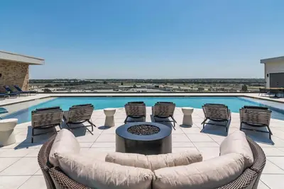 Image de Zen  1br Apt in Pleasant Frisco with fitness room, pool, Ev charging and more!