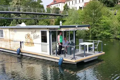 Image de Traumhaus auf dem Wasser – Modernisiertes Hausboot 13 x 4 m