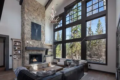 Image de Luxury Home Near Nature Trails | Marina, Hot Tubs & Shuttle Included