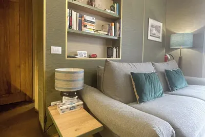 Image de A beautiful nest, an elegant design, attention to detail, and a wonderful yard.