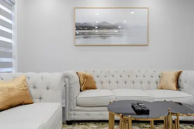 Image de Vaughan cozy room near Wonderland  with office workspace with internet