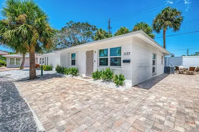 Image de The Blue Luna | Private Villa w/ Access to Pool & Pier, Walk to Siesta Beach