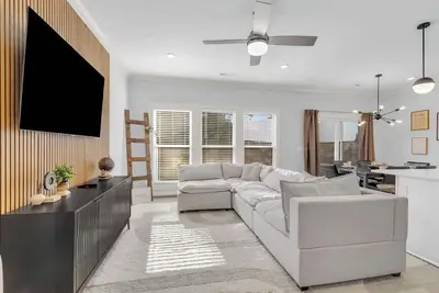 Image de Luxury Stay 2 min to Downtown, King Beds Brand New