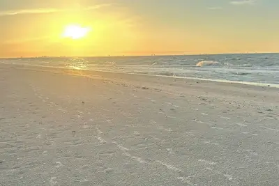 Image de 2Br2Ba w/Loft beachfront Coquina Beach 1g. Gulf view from all windows. Sleeps 5