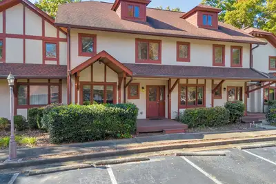 Elegant townhome in Downtown Helen