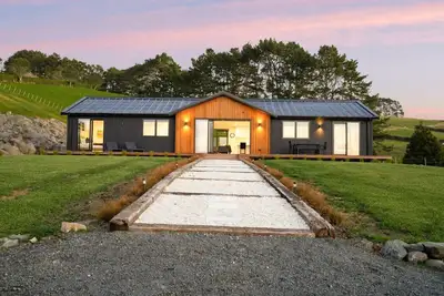 Image de Stunning Modern Hillside Haven near Pukekohe