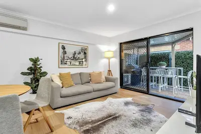 Image de Sands and Hearth Minutes to Beach and Moseley Square