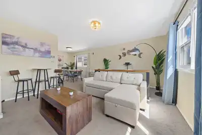 Image de \"Spacious Apartment • 3 min Train to Nyc\"