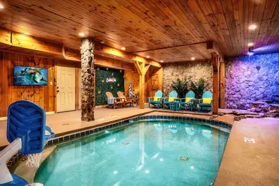 Image de New! Family Retreat! Private Indoor Pool, Hot Tub, Game Room. Book Now!
