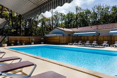 Image de Séjour authentique en Dordogne – Gîte tout confort avec piscine chauffée
