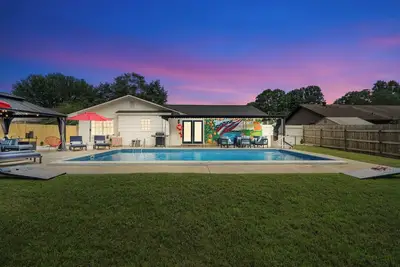 Image de Luxury Columbus Retreat Near Ft. Benning - Heated Pool, Game Room, Sleeps 14