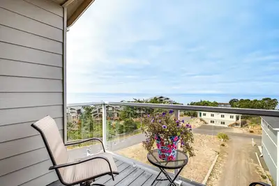 Walk to Beach: Wfh-Friendly Retreat in Tillamook!