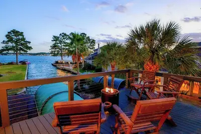 Image de Waterfront Lake Conroe Home w/ Pool Access!