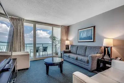 Image de Oceanfront condo w/ pools & sea view