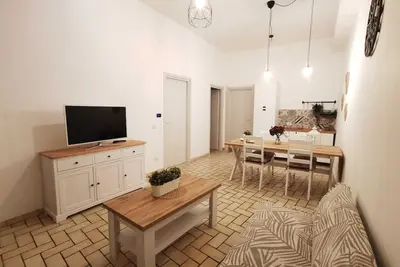 Image de Centrally located, renovated 2 steps from the St. Rose car route