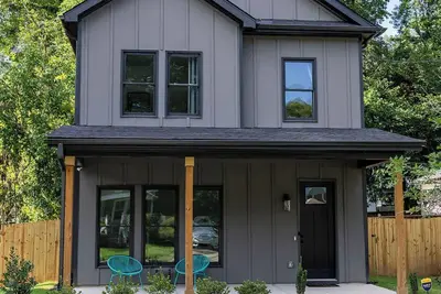 Image de Beltline Haus 9 min from City 3 Bed, 3 Bath with Pool Table and Fenced Backyard